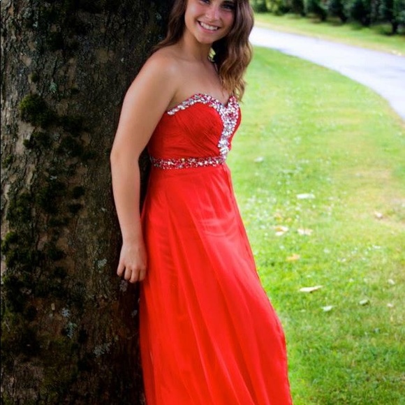 Red Mayqueen Prom/Pageant Dress - Picture 2 of 3